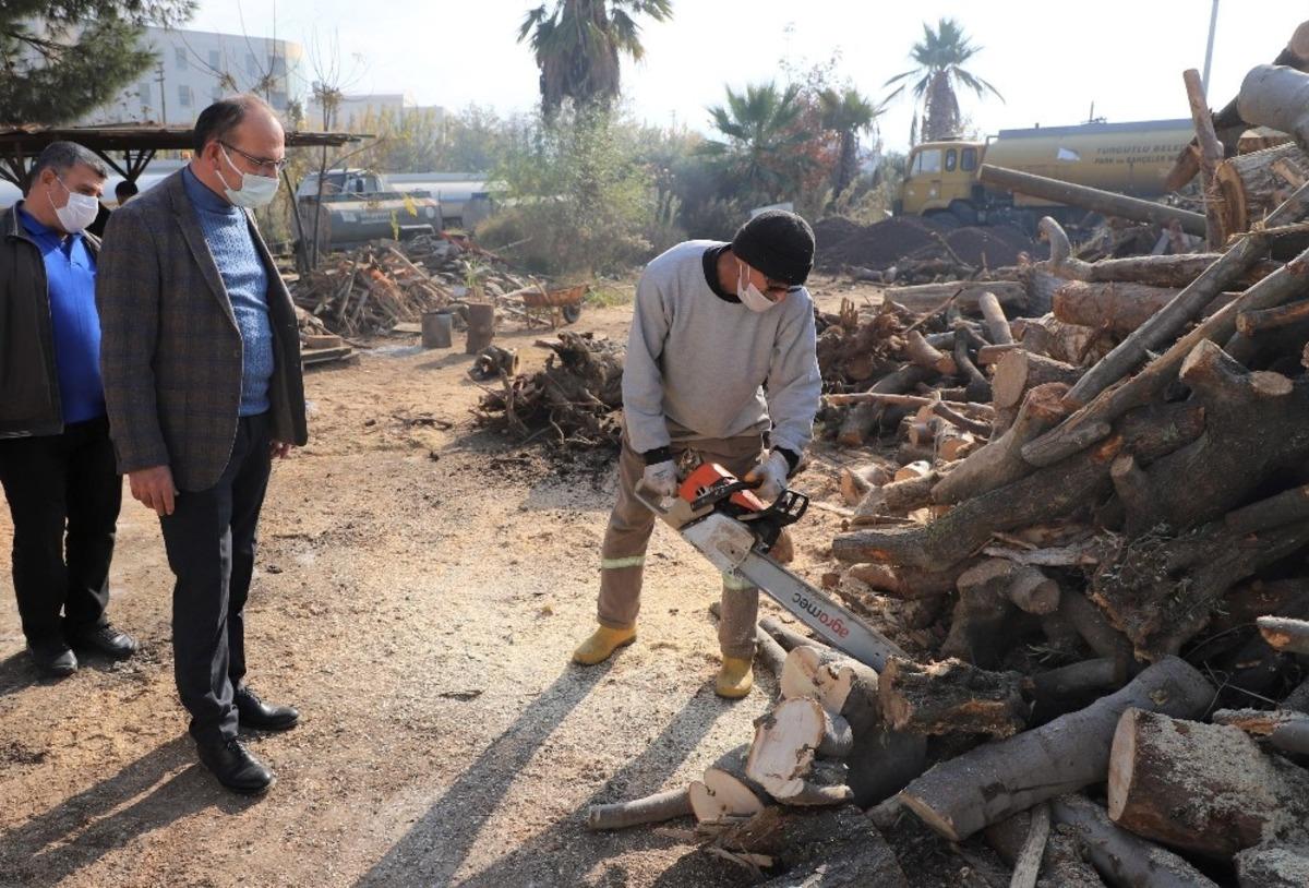 Sokağa &ccedil;ıkma kısıtlamasında Turgutlu i&ccedil;in &ccedil;alışıyorlar
