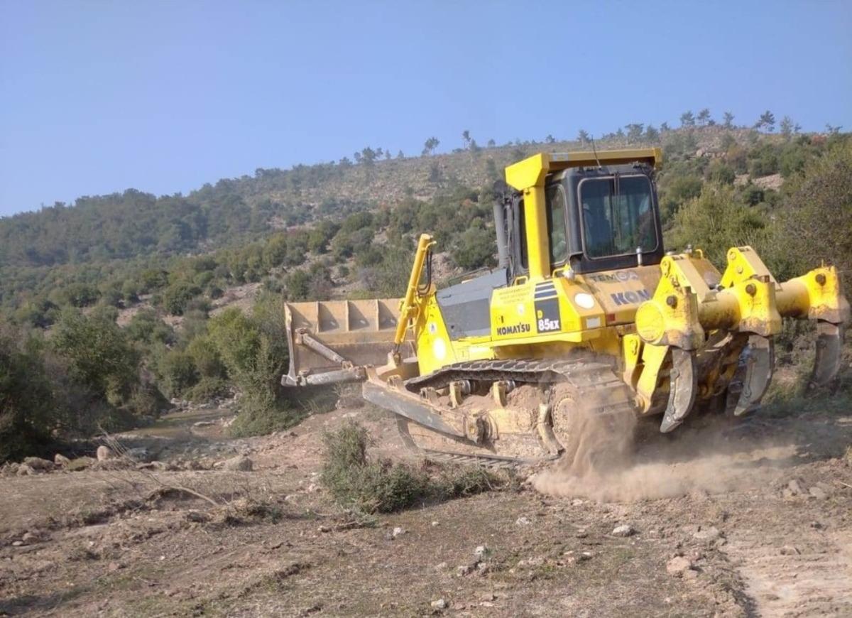 Saruhanlı&rsquo;da g&ouml;let temizliği devam ediyor