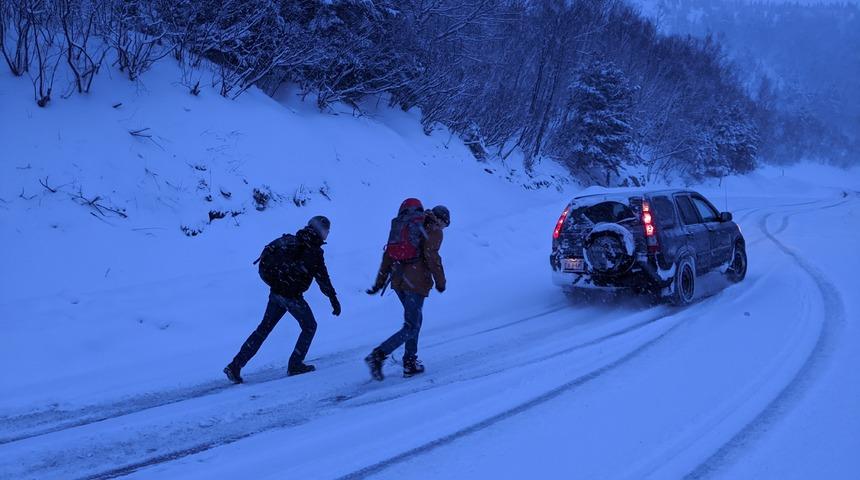 Kışın arabanızı &ccedil;alıştırdıktan sonra beklemek otomobile zarar verir mi?
