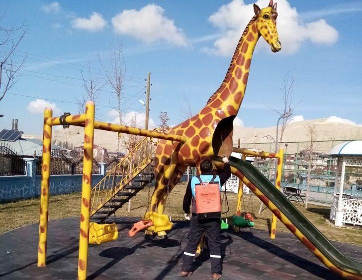 Van Büyükşehir, yasakta ilaçlama çalışması yaptı G1