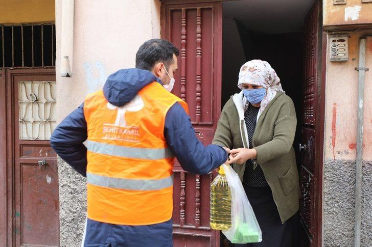 Şehitkamil’den pandemi mağduru esnafa gıda desteği G2