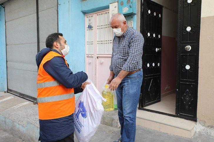 Şehitkamil’den pandemi mağduru esnafa gıda desteği G3