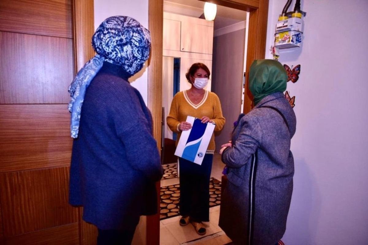 Tuzlalı g&ouml;n&uuml;ll&uuml;lere &lsquo;G&ouml;n&uuml;ll&uuml;ler G&uuml;n&uuml;&rsquo; s&uuml;rprizi