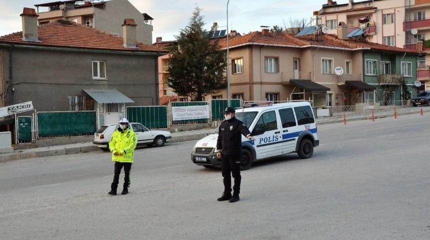 Kentte sıkı denetim! Nüfusun yüzde 70'i karantinada