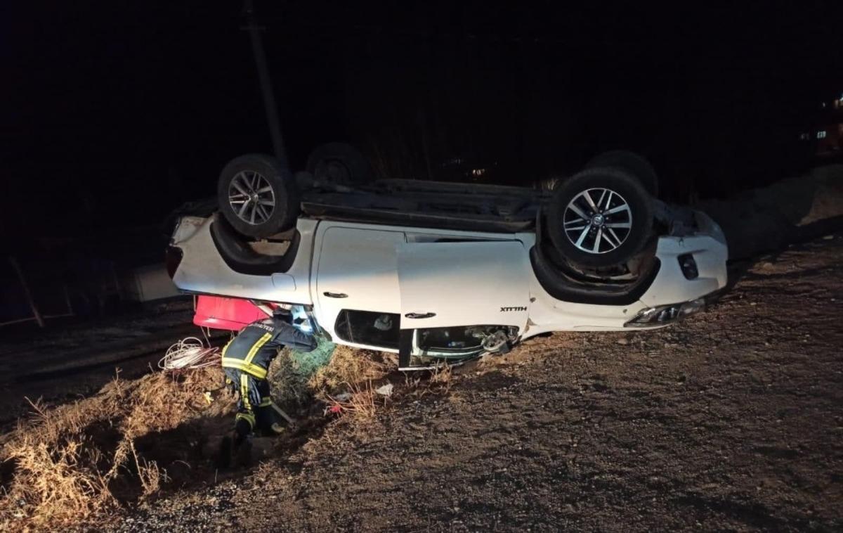 Takla atan kamyonet ters d&ouml;nd&uuml;: 4 yaralı