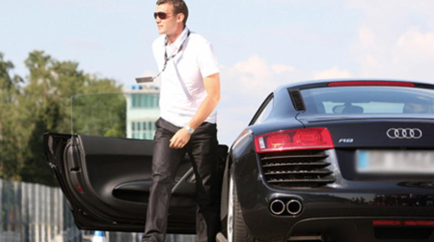 Spor Arabalı Erkekler Sevilir mi?