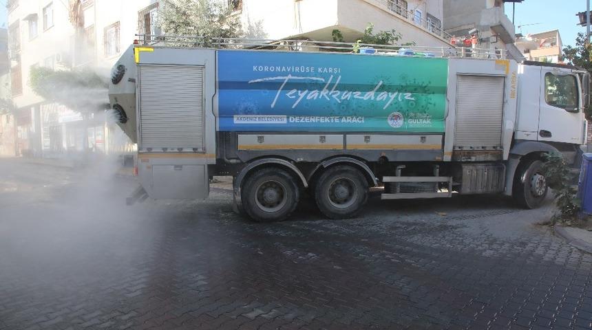 Akdeniz il&ccedil;esinde sokaklar yasak s&uuml;resince dezenfekte edildi