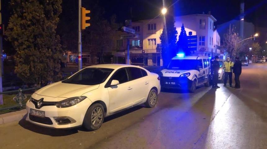 Boş sokaklarda alkoll&uuml; ara&ccedil; kullanırken yakalandı