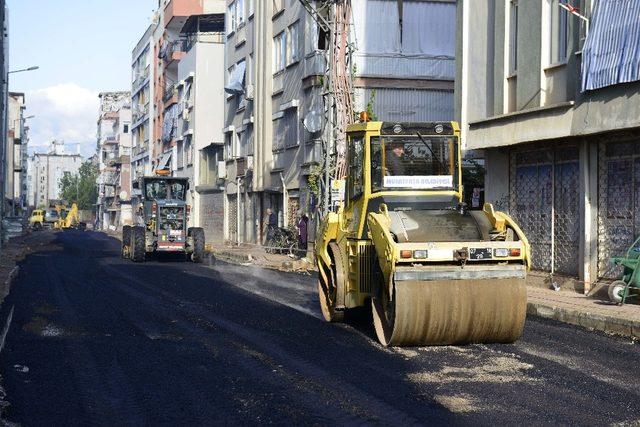 Muratpaşa’da tüm yollar yıl sonuna kadar yenilenecek