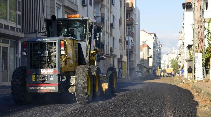 Muratpaşa&rsquo;da t&uuml;m yollar yıl sonuna kadar yenilenecek