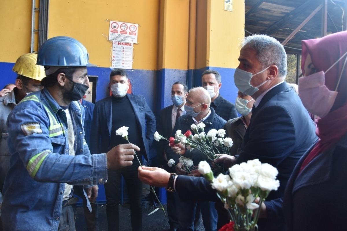 AK Parti, madencileri kutladı