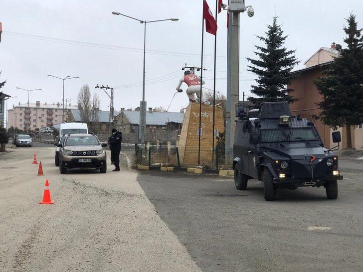 Sarıkamış’ta polisten sıkı denetim G4