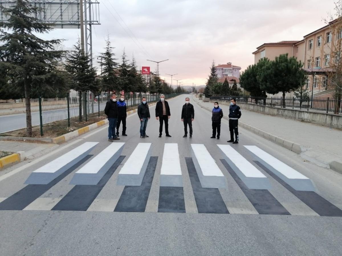 Simav Belediyesi&rsquo;nden 3 boyutlu yaya ge&ccedil;idi &ccedil;alışması