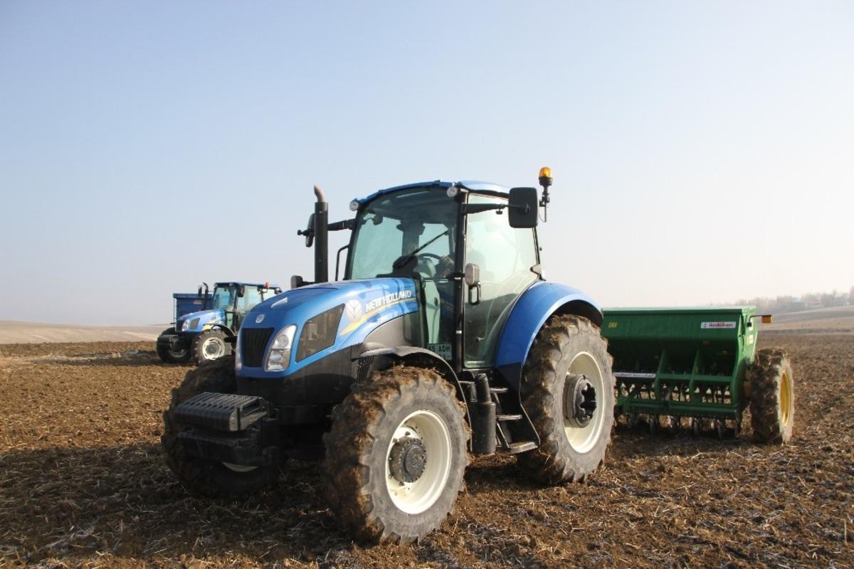 Kısıtlamadan muaf olan &ccedil;ift&ccedil;iler tarlada