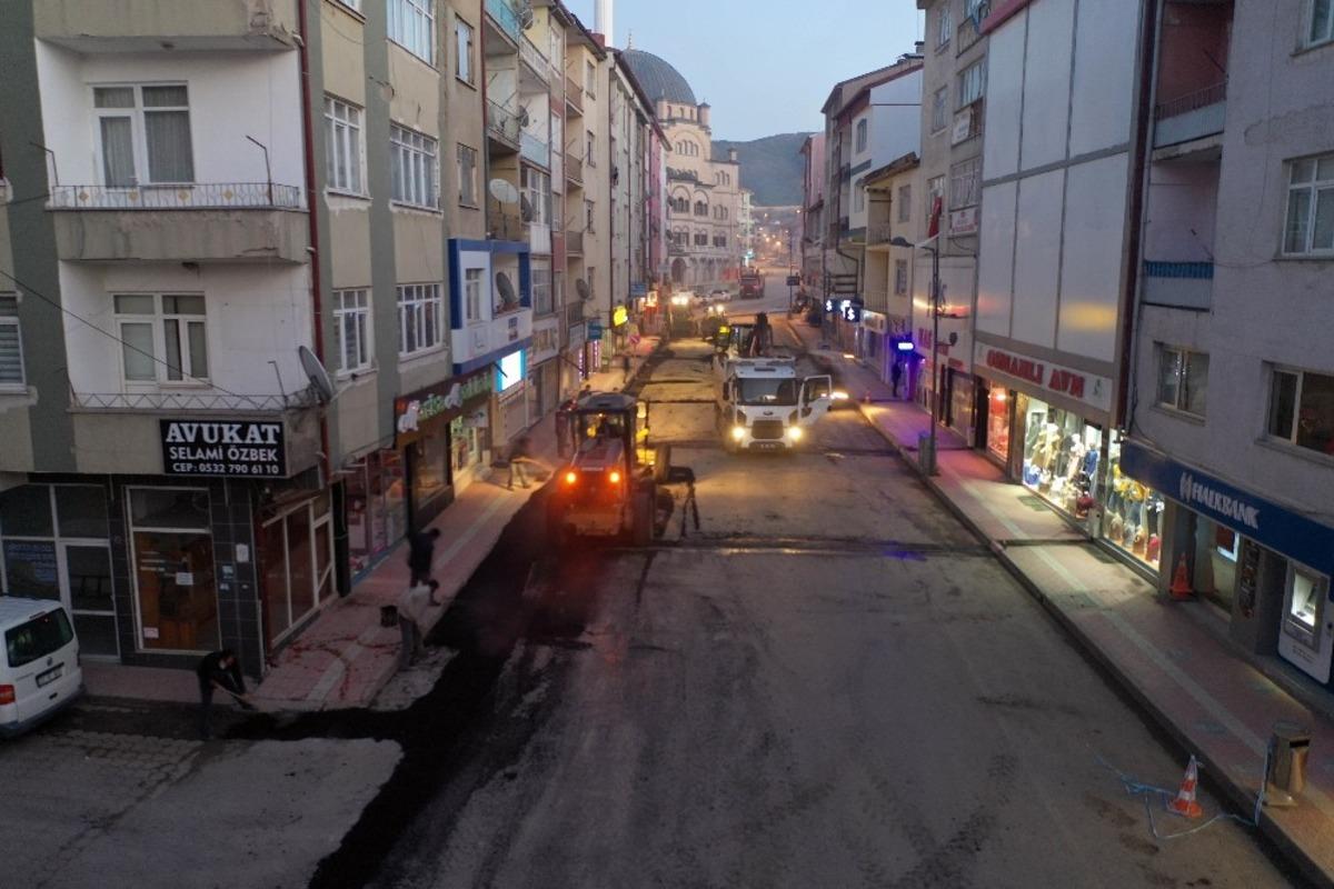 Akdağmadeni Belediyesi&rsquo;nden sokağa &ccedil;ıkma kısıtlamasında yoğun &ccedil;alışma