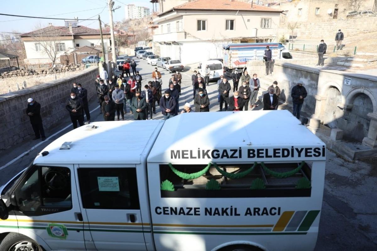 Melikgazi&rsquo;nin &ccedil;alışanları hayırsever Mehmet Yıldırım&rsquo;ı cenazesinde yalnız bırakmadı