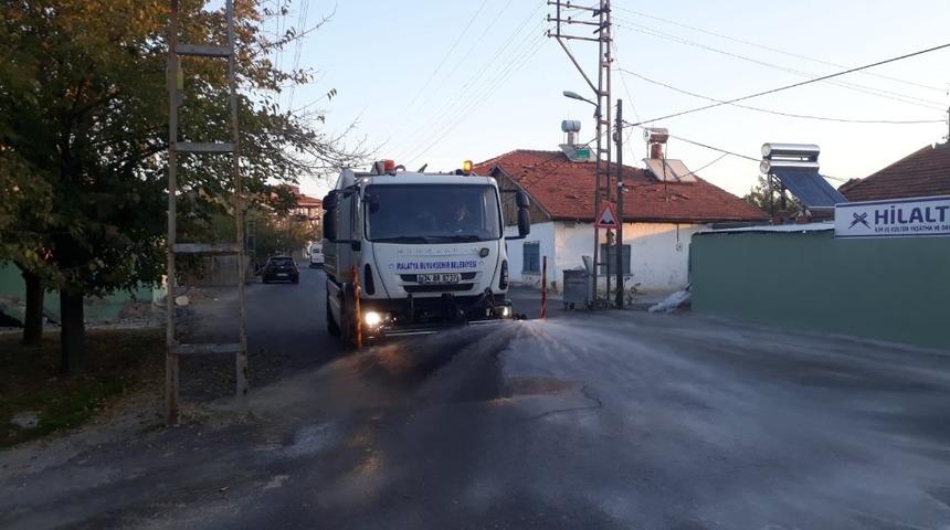 Malatya&rsquo;da cadde ve sokaklar ila&ccedil;lı sularla yıkanıyor