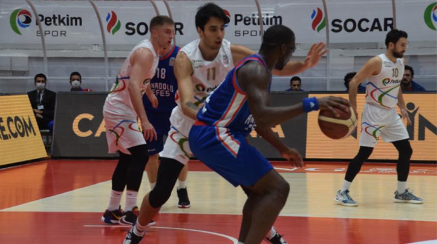 Anadolu Efes liderliğini sürdürdü
