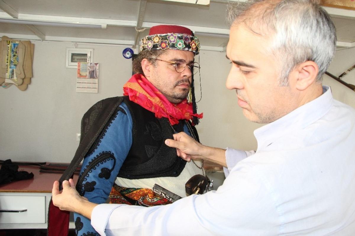 45 yıldır babadan oğla y&ouml;resel kıyafet dikiyorlar