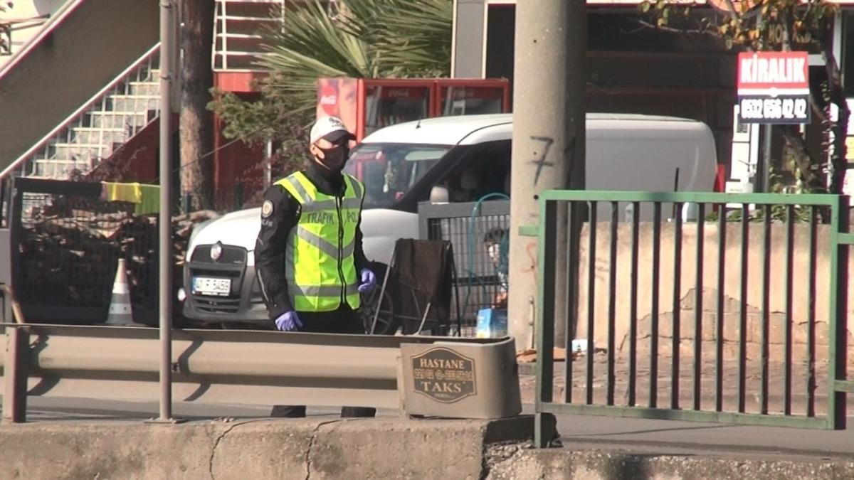 Polisi g&ouml;r&uuml;nce aracı ile ters y&ouml;nden ka&ccedil;maya &ccedil;alışan vatandaş cezadan kurtulamadı