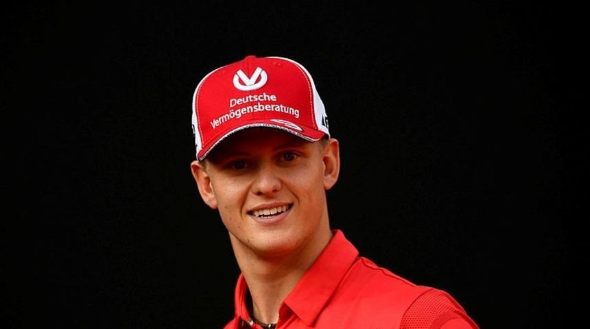 Mick Schumacher Formula 2'de şampiyon oldu