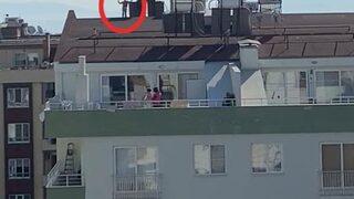 5 katlı binanın çatısında korkutan oyun