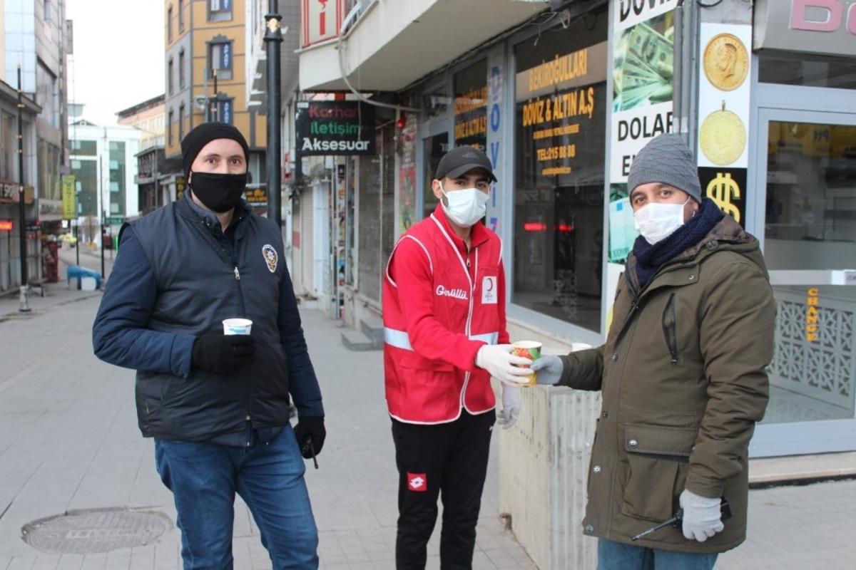 T&uuml;rk Kızılayı kısıtlamadan muaf olan personelleri ve vatandaşları unutmadı