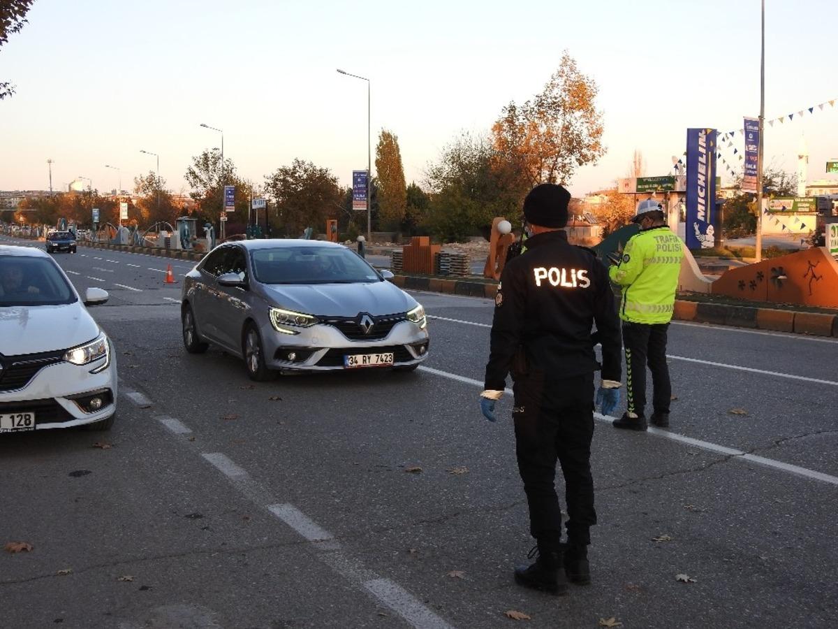 Kısıtlamanın son saatlerinde denetimler yoğunlaştı