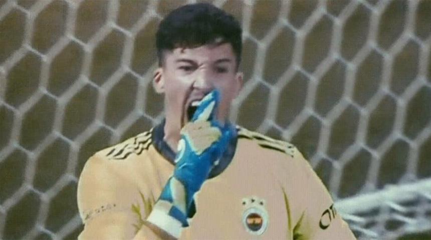 Altay Bayındır: Hoca kırmızı kart verdin, yetmiyor mu?