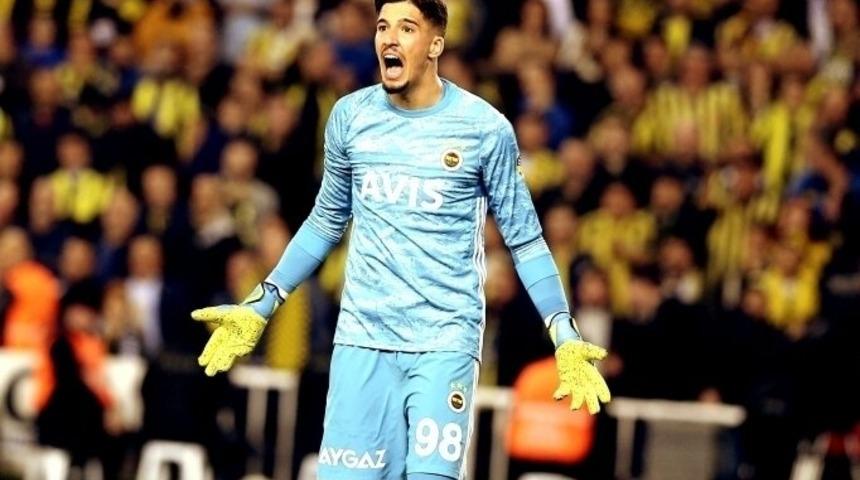 Altay Bayındır alev aldı! 1 dakikada 3 kurtarış