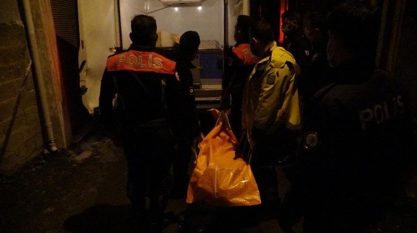 Trabzon'da korkun&ccedil; olay! Ekiplerin yanına giderek itiraf etti: Amcamı &ouml;ld&uuml;rd&uuml;m