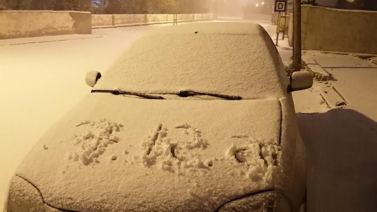 Van merkeze mevsimin ilk karı yağdı