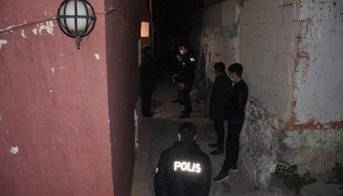 İzmir Buca'da koca vahşeti! Halıya sarılı halde yatak odasında bulundu