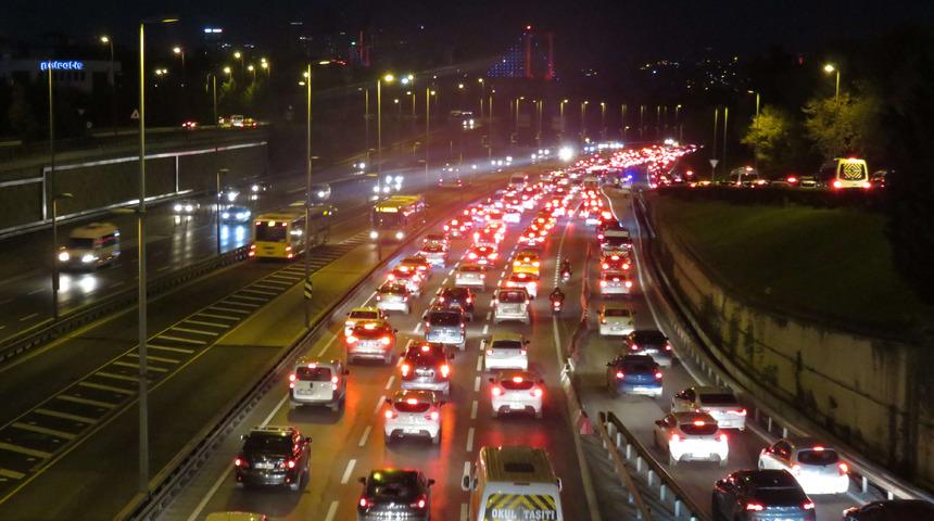 İstanbul'da yol durumu! 15 Temmuz Şehitler Köprüsü'nde trafik yoğunluğu