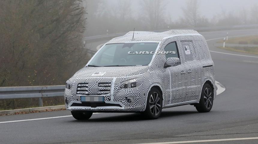 Yeni 2022 Mercedes T Serisi kamuflajlarını azalttı