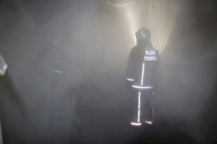 Elazığ’da metruk ev yangını G1