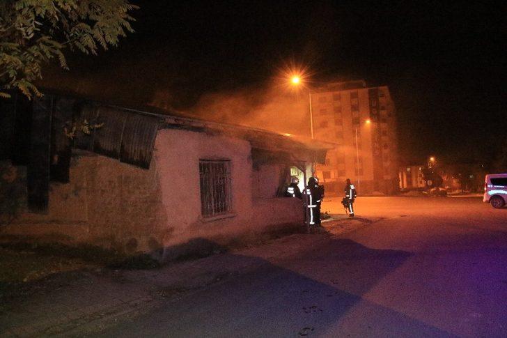 Elazığ’da metruk ev yangını G2