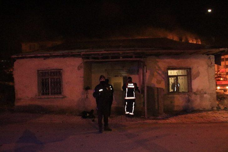 Elazığ’da metruk ev yangını G3