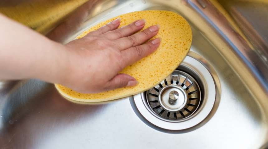 Paslanmaz &ccedil;elik lavaboyu derinlemesine temizliyor! &Ccedil;izikleri bile gideriyor