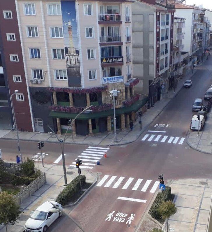 Salihli’de yaya geçitleri ve önce yaya ikonları yenilendi G5