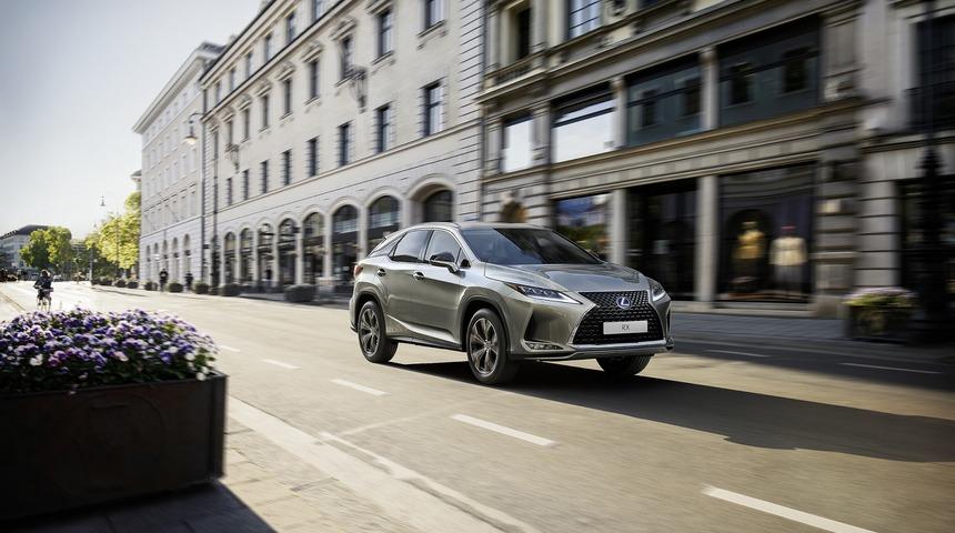 Yeni Lexus RX Black Line modeli Türkiye’de satışa sunuldu. Fiyatı ne kadar?