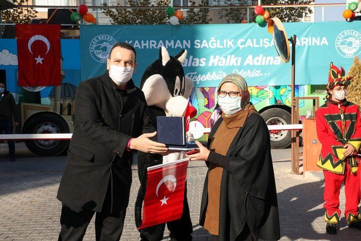 Talas’tan sağlık çalışanlarına şık jest G2