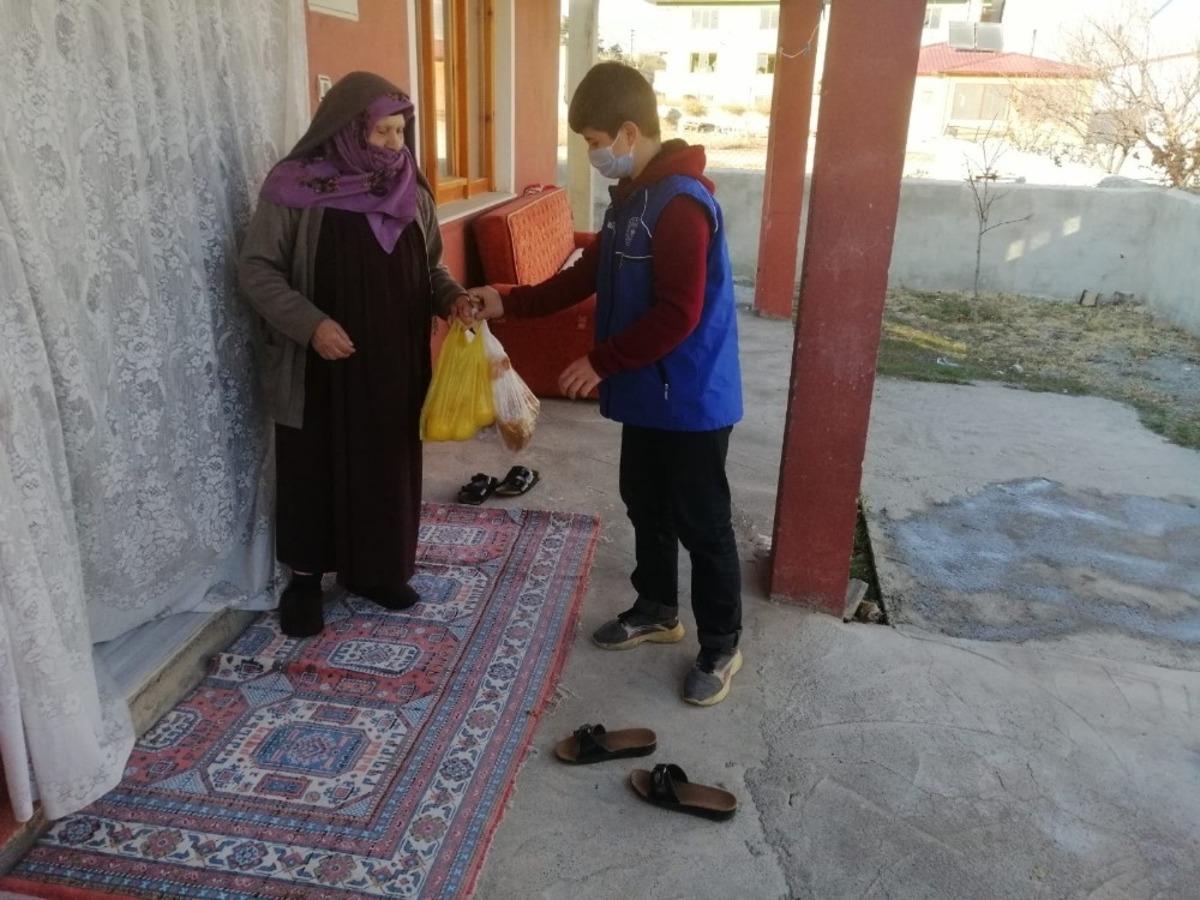 Erzincan&rsquo;da gen&ccedil;lerden anlamlı davranış