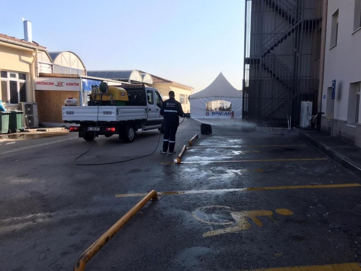 Sincan Belediyesi kısıtlama g&uuml;nlerinde de hijyen sağladı