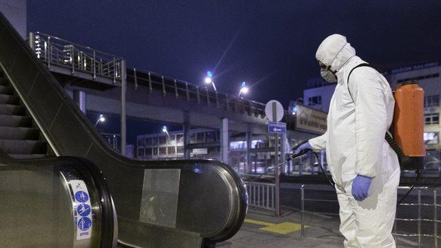 Büyükşehir, 2.5 milyon maske dağıttı, 80 bin litre dezenfektan ile şehri dezenfekte etti