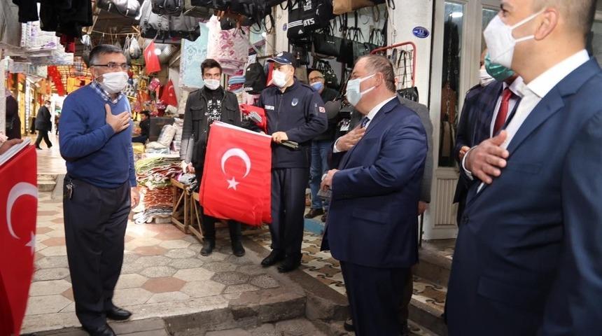 Suriye sınırında T&uuml;rk bayrağı heyecanı