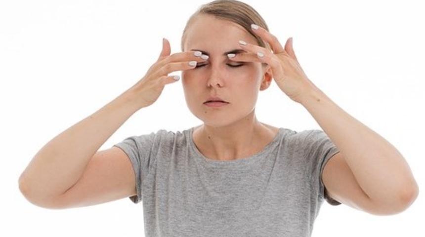 Göz batmasına ne iyi gelir? Gözde batma hissi neden olur ve nasıl geçer?