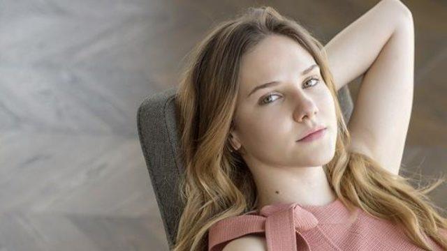 Alina Boz bornozlu pozuyla Instagram'ı salladı! Beğeni yağdı