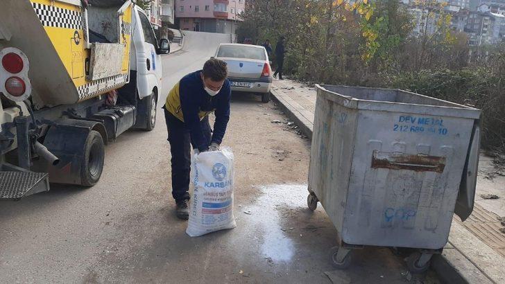 Çöp konteynerleri virüs tehlikesine karşı ilaçlanıyor G2