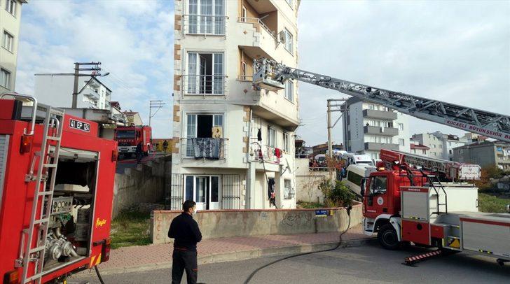 Kocaeli'de evde çıkan yangında 7 kişi dumandan etkilendi G5